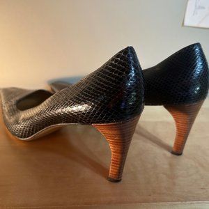 Gucci black snakeskin pumps